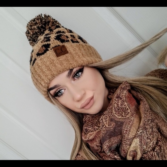 ❤️❤️ 1 left!!!CC leopard print Pom style beanie - Picture 2 of 4